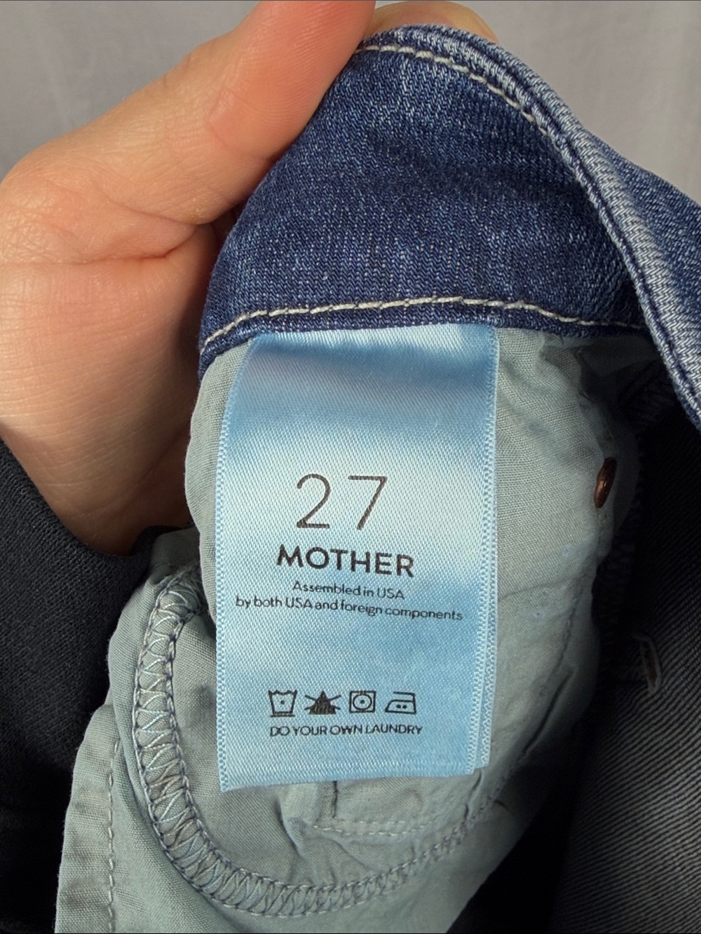 Mother The Looker Skinny Jeans in Turn of Tide. - Picture 12 of 14